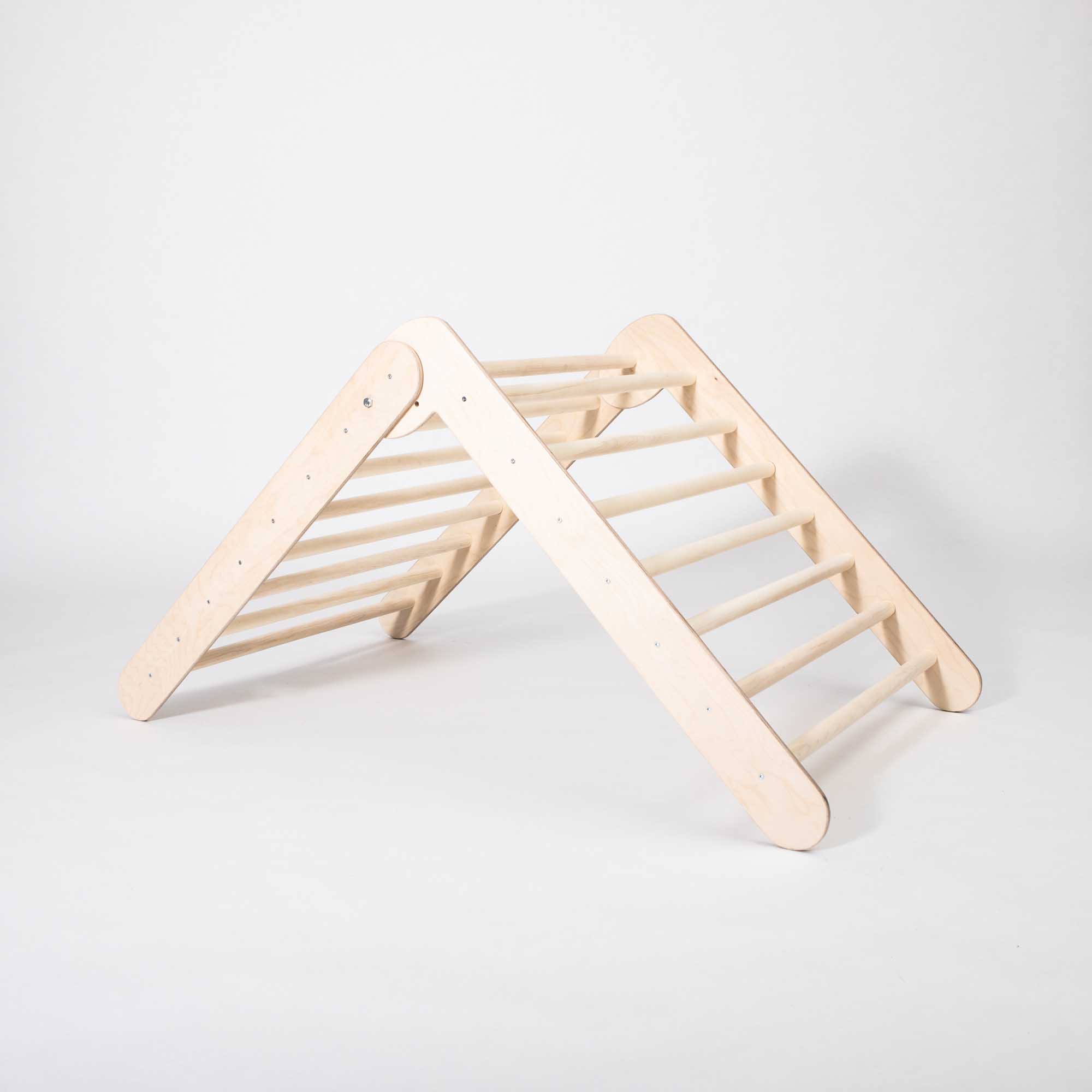 http://sweethomefromwood.com/cdn/shop/files/climbingtrianglesetforkids_7.jpg?v=1698939771