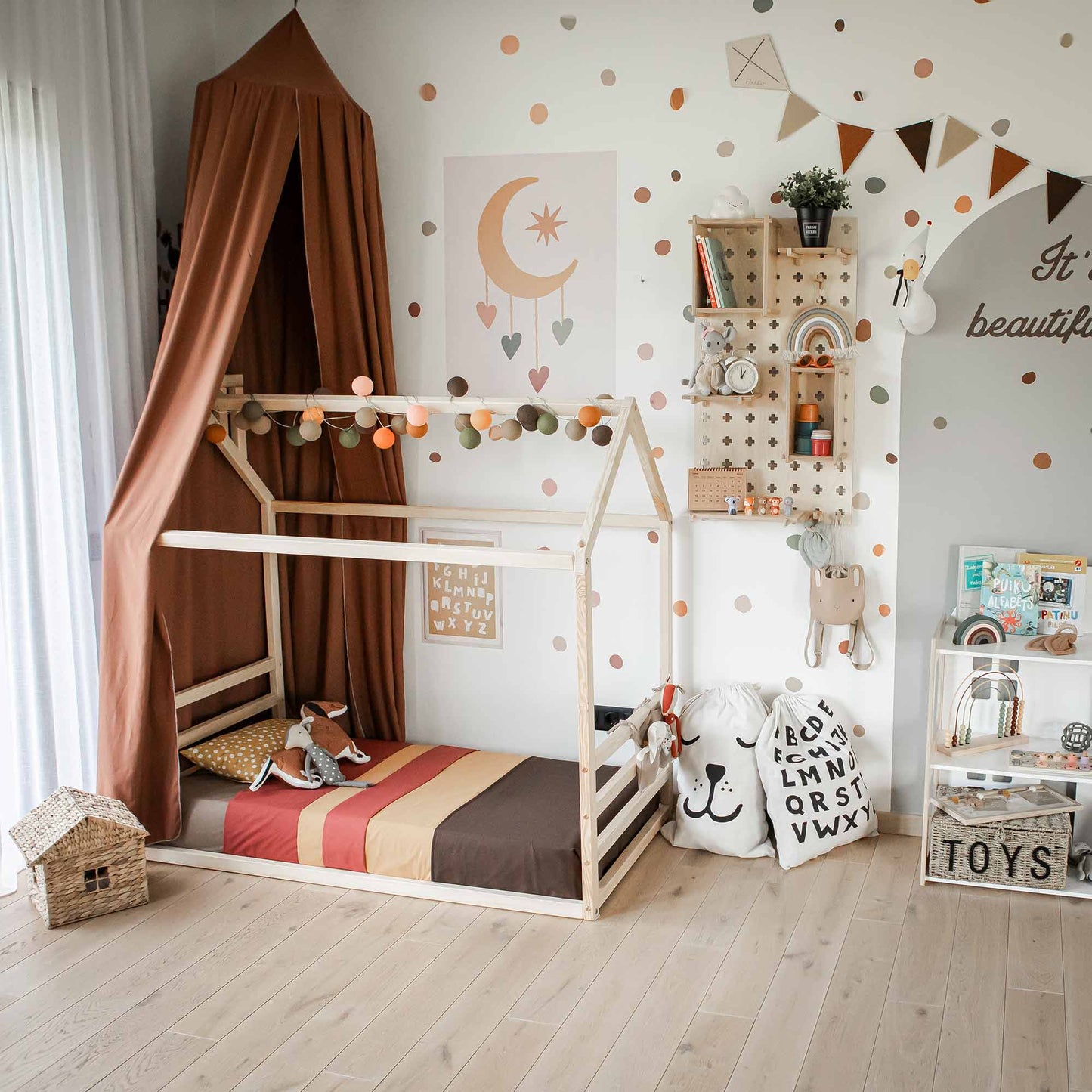 Floor house bed with a canopy in a colorfull childroom