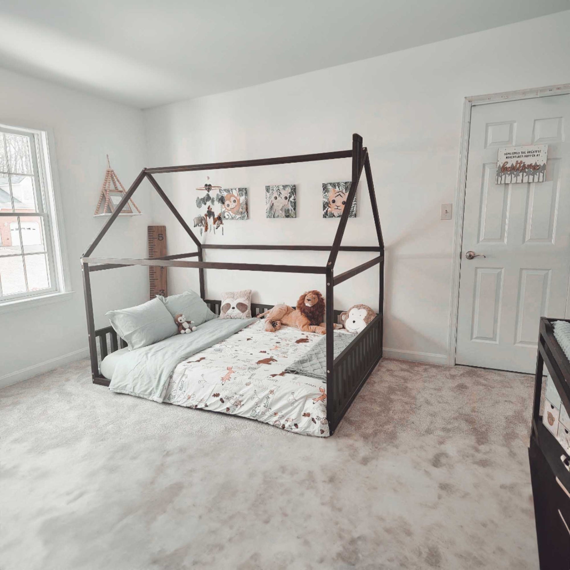 A cozy sleep haven for your child, featuring a Sweet Home From Wood Montessori House Bed and dresser.