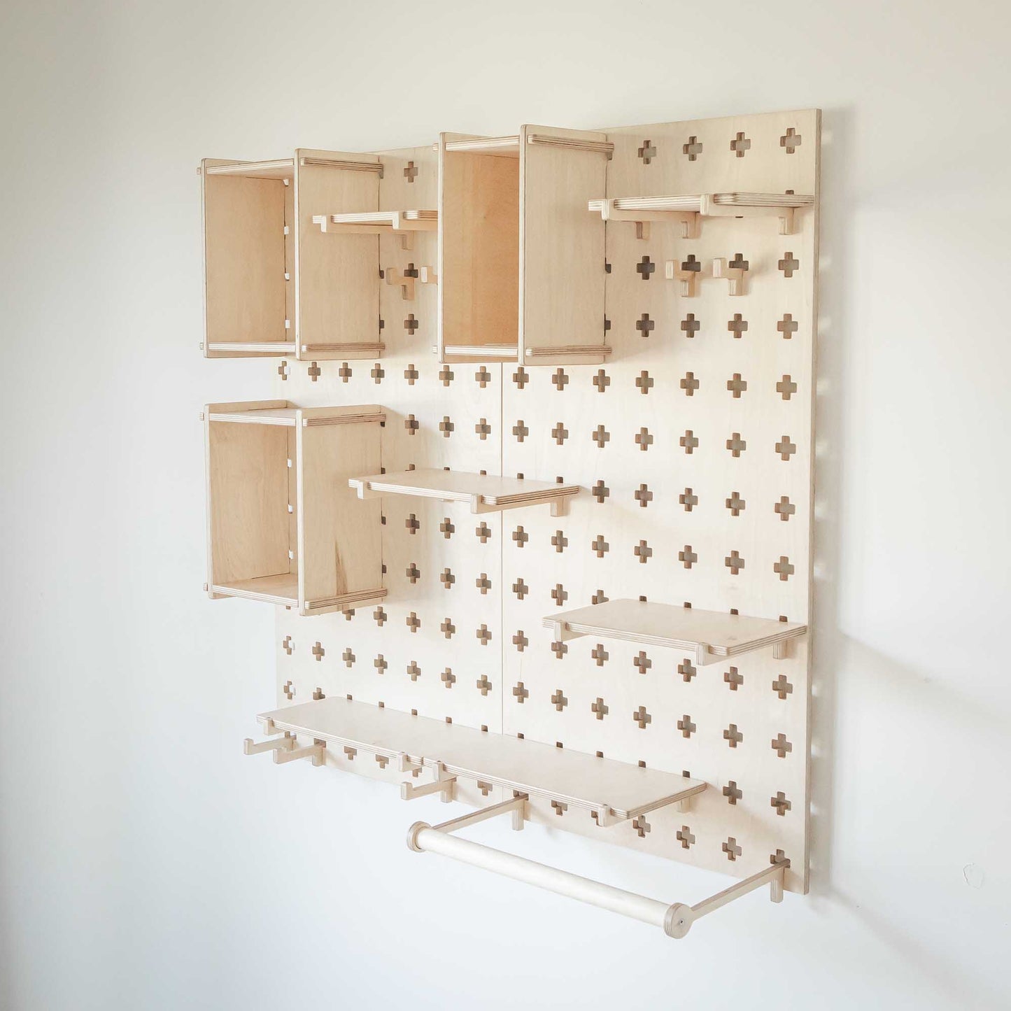 This Large Pegboard Shelf with Clothes Hanger from Sweet HOME from wood is the perfect solution for open storage shelves. Whether you need a pegboard shelf for organizing your tools or creating a functional toddler shelf, this versatile piece offers endless possibilities.