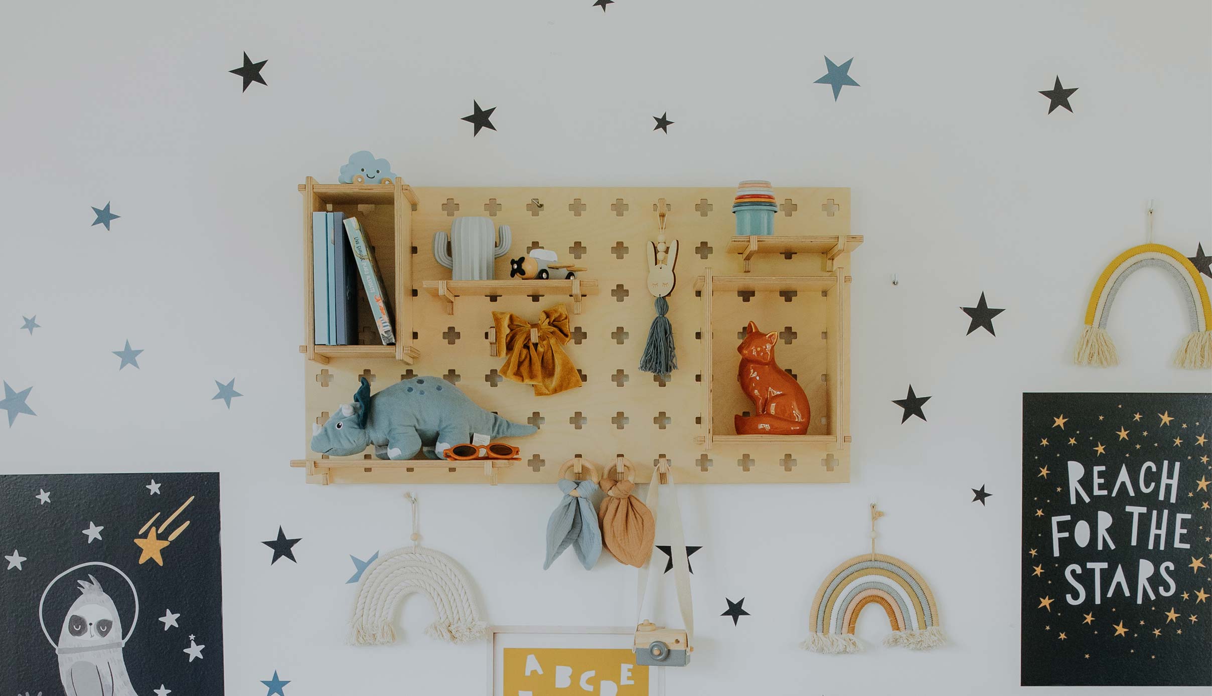 A child's room decorated with stars and stars.