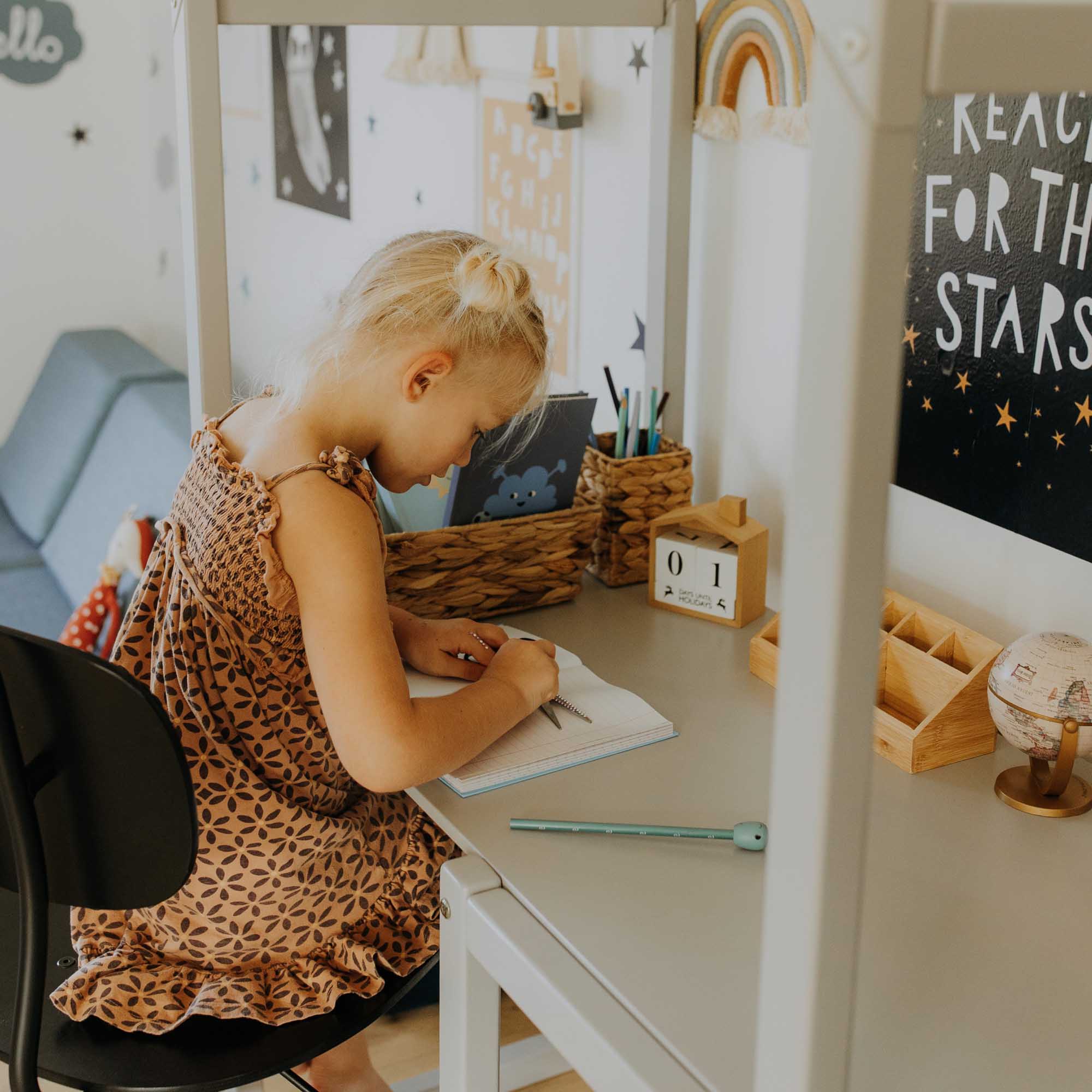 Desk cheap for toddlers