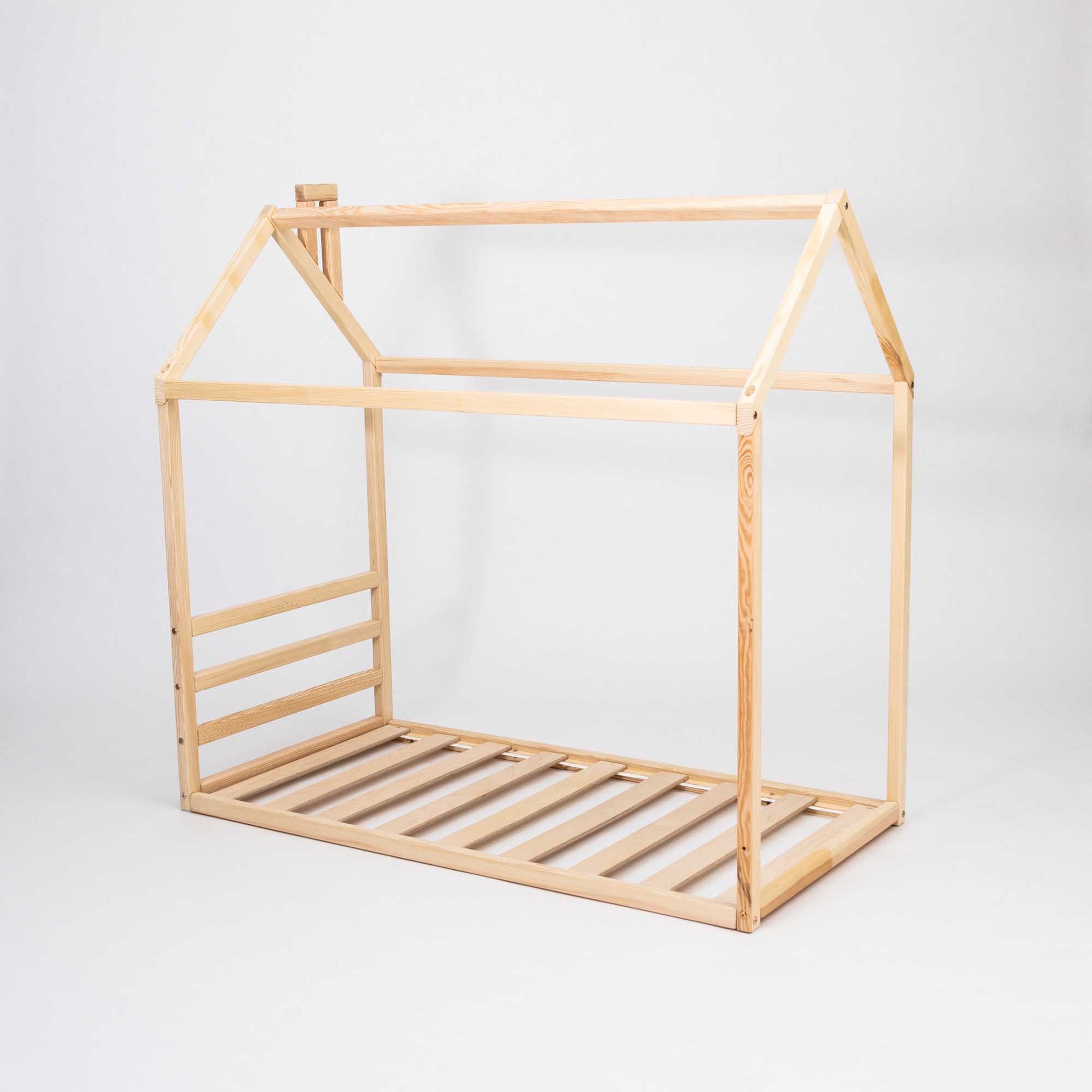 Cama infantil con forma de casa y cabecero horizontal – Sweet HOME from wood