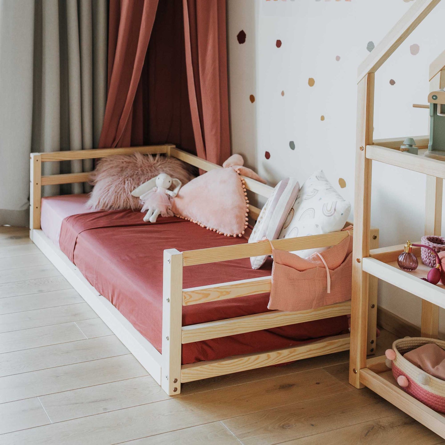 A Sweet Home From Wood 2-in-1 transformable kids' bed with a 3-sided horizontal rail.