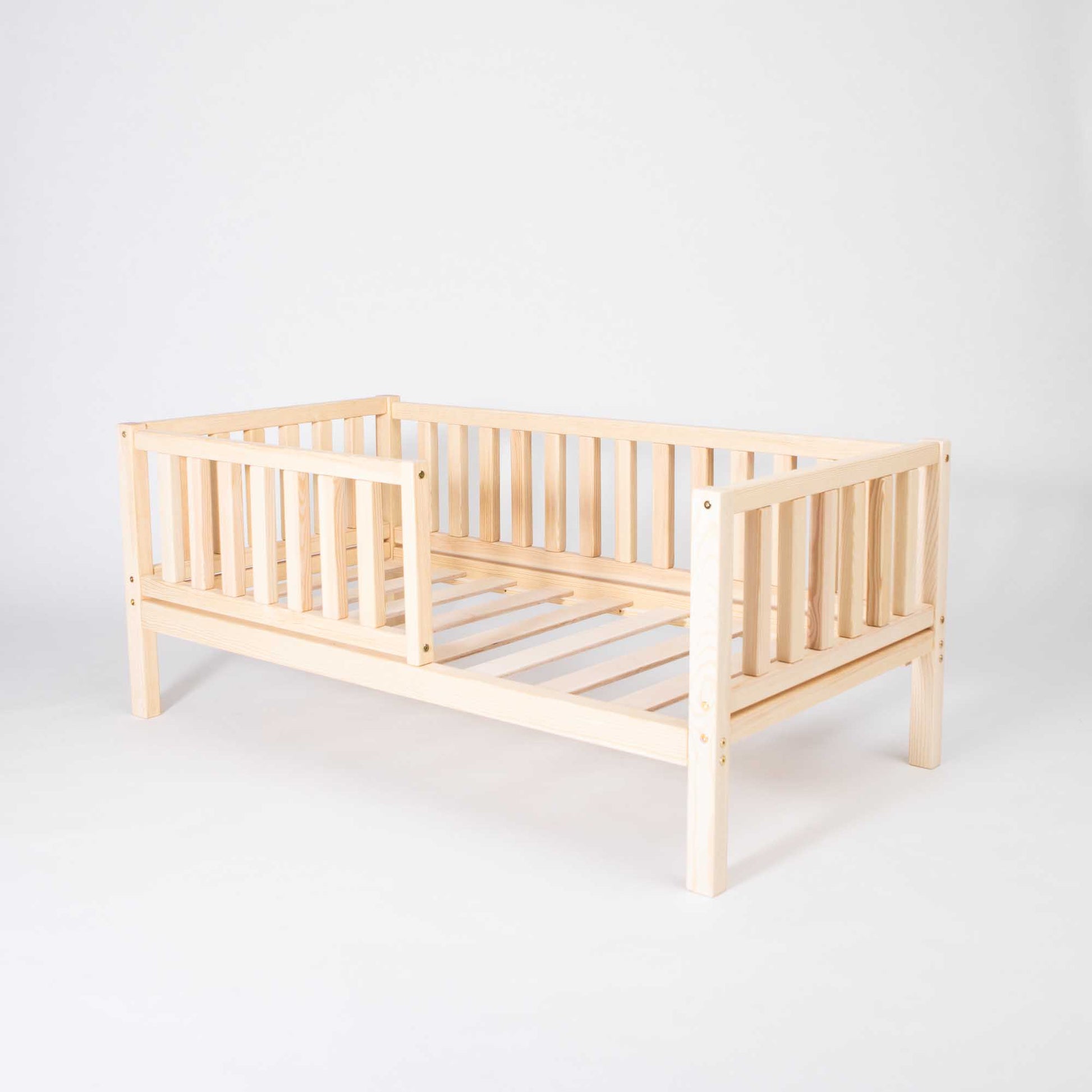 A long-lasting 2-in-1 toddler bed on legs with a vertical rail fence by Sweet Home From Wood.